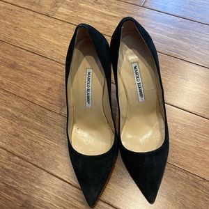Manolo Blahnik bb black suede pumps